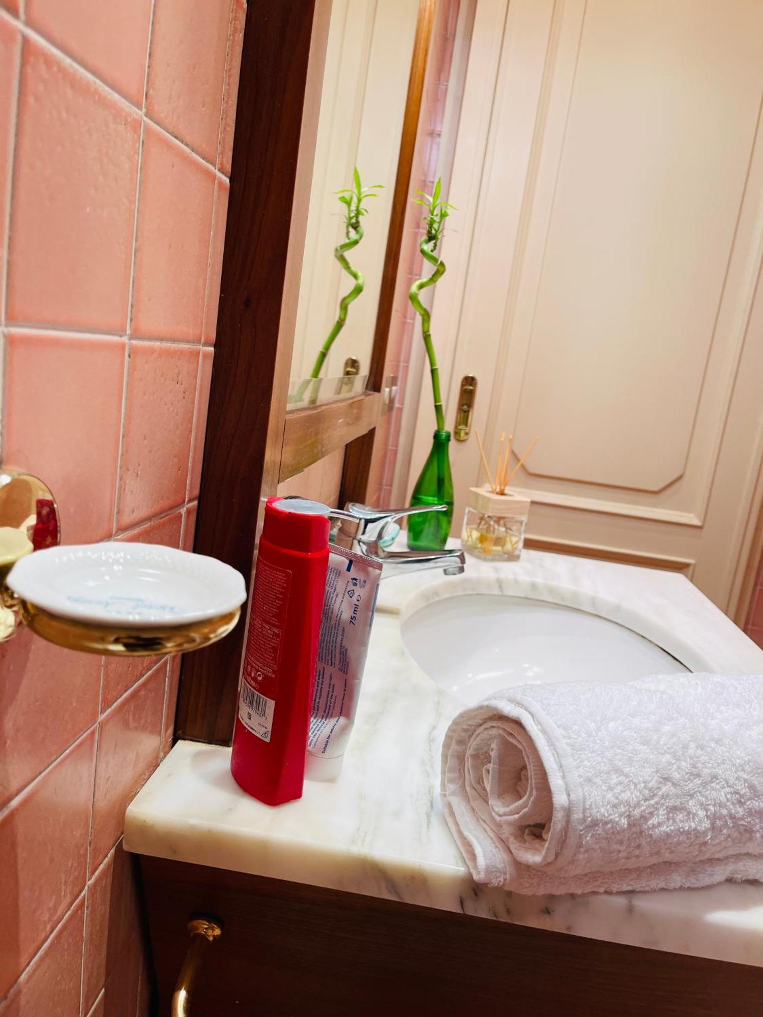 Bed and Breakfast Holiday Colosseum Rzym Zewnętrze zdjęcie